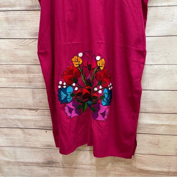 NEW WITHOUT TAGS EMBROIDERED HOUSE/PATIO DRESS IN FUCHSIA - Picture 3 of 4